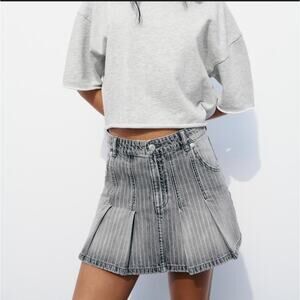 Zara Distressed Pinstriped Black Denim Box Pleated Mini Skirt Raw Hem Sz Medium